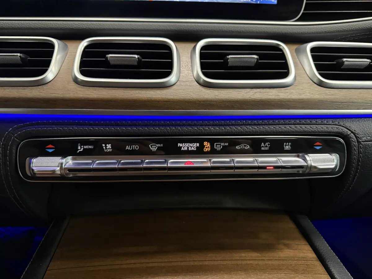 350 e 4MATIC AMG PANO/22"/LUCHTVERING/BURMESTER/TREKHAAK/HEAD-UP/SOH 97%/360CAMERA/MASSAGE+VENTILATIE/ZWART LEER/SFEER/DRIVING ASS.PACKAGE PLUS/ALARM KLASSE 5/NET GROTE OH BEURT GEHAD/NIEUWP