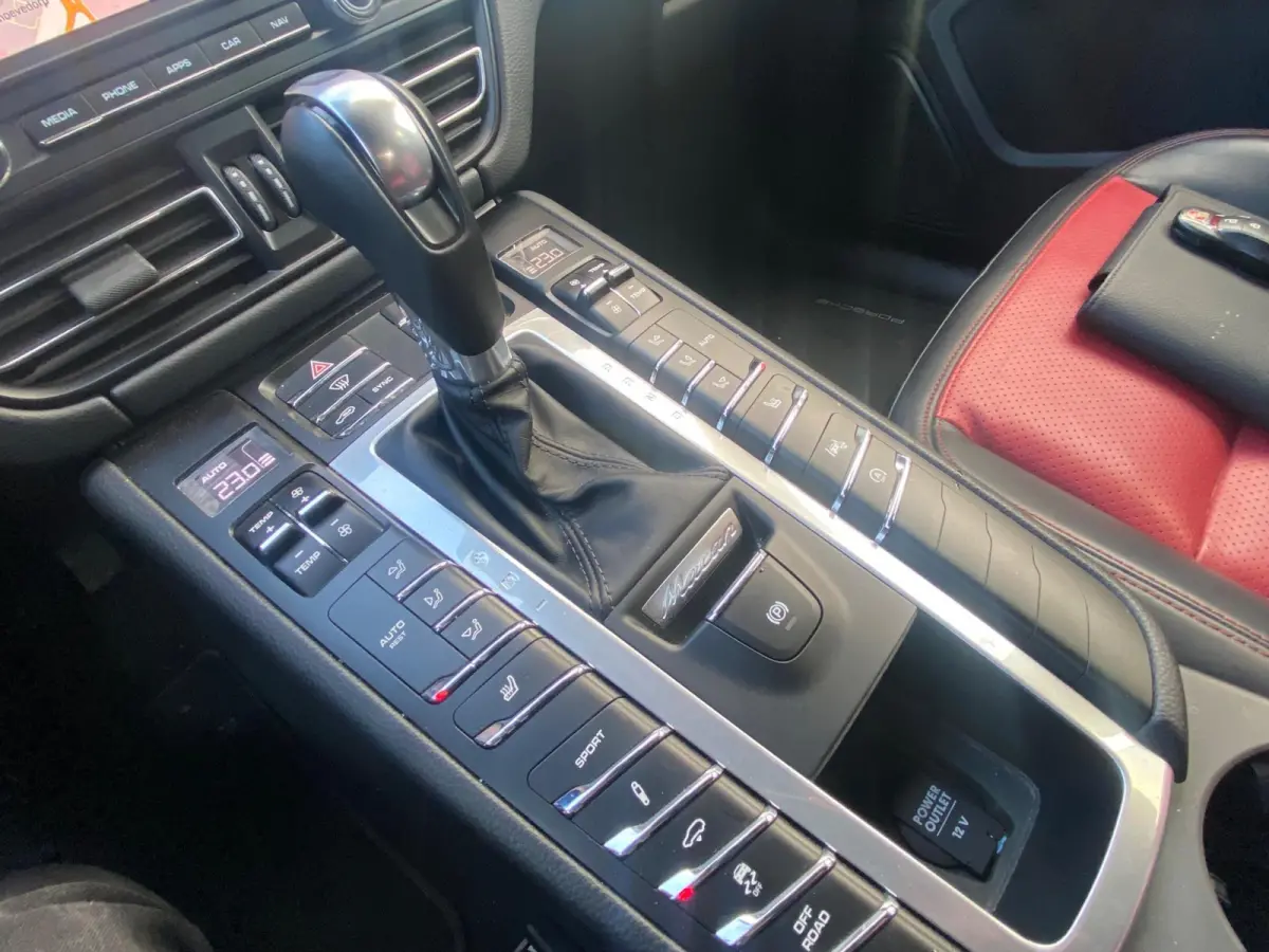 2.0 SPORTDESIGN/KEYLESS/NL-AUTO/CAMERA/BLINDSPOT