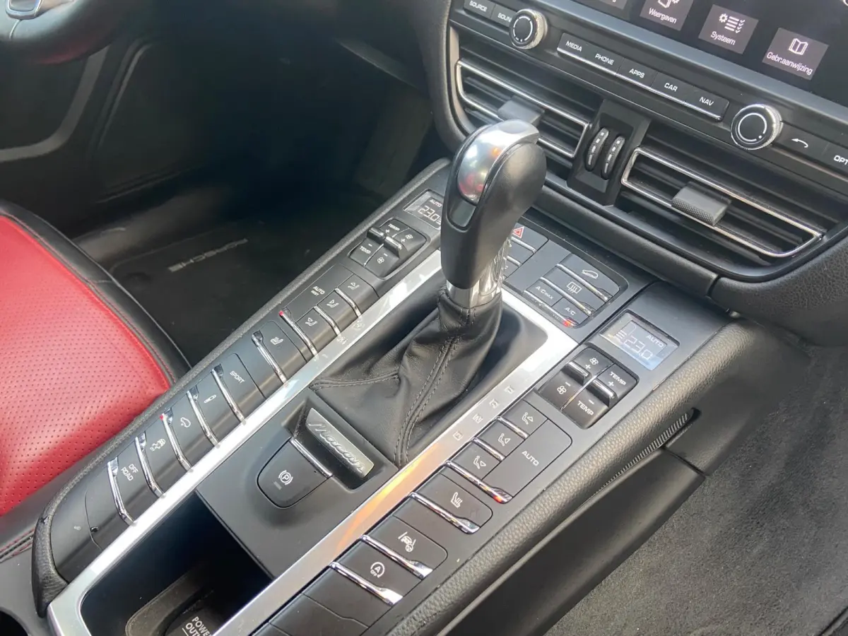 2.0 SPORTDESIGN/KEYLESS/NL-AUTO/CAMERA/BLINDSPOT