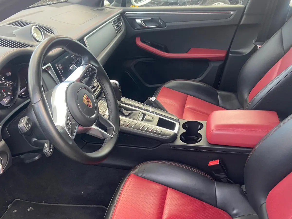 2.0 SPORTDESIGN/KEYLESS/NL-AUTO/CAMERA/BLINDSPOT