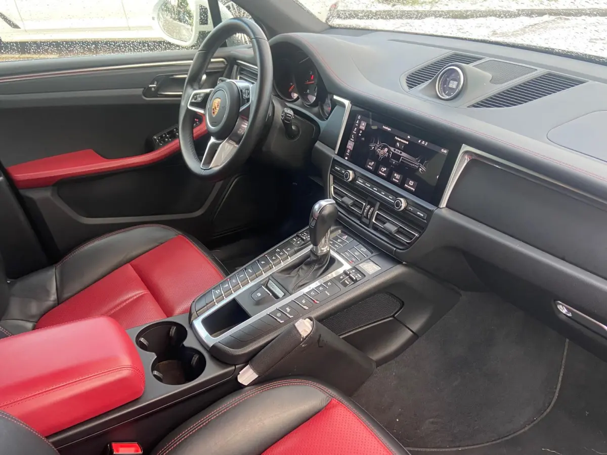 2.0 SPORTDESIGN/KEYLESS/NL-AUTO/CAMERA/BLINDSPOT