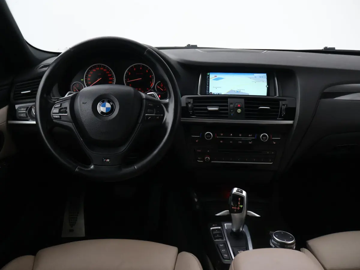 xDrive20i M-SPORT + SCHUIFDAK | TREKHAAK | HEAD-UP | 20 INCH LMV | MEMORY