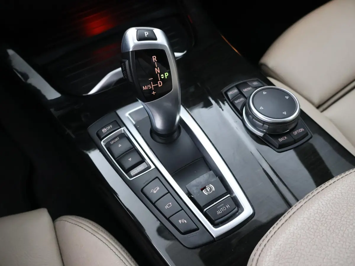xDrive20i M-SPORT + SCHUIFDAK | TREKHAAK | HEAD-UP | 20 INCH LMV | MEMORY