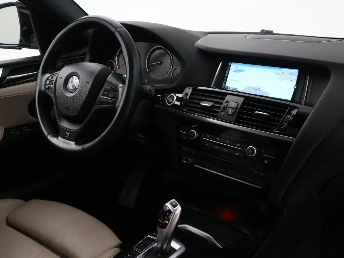 xDrive20i M-SPORT + SCHUIFDAK | TREKHAAK | HEAD-UP | 20 INCH LMV | MEMORY