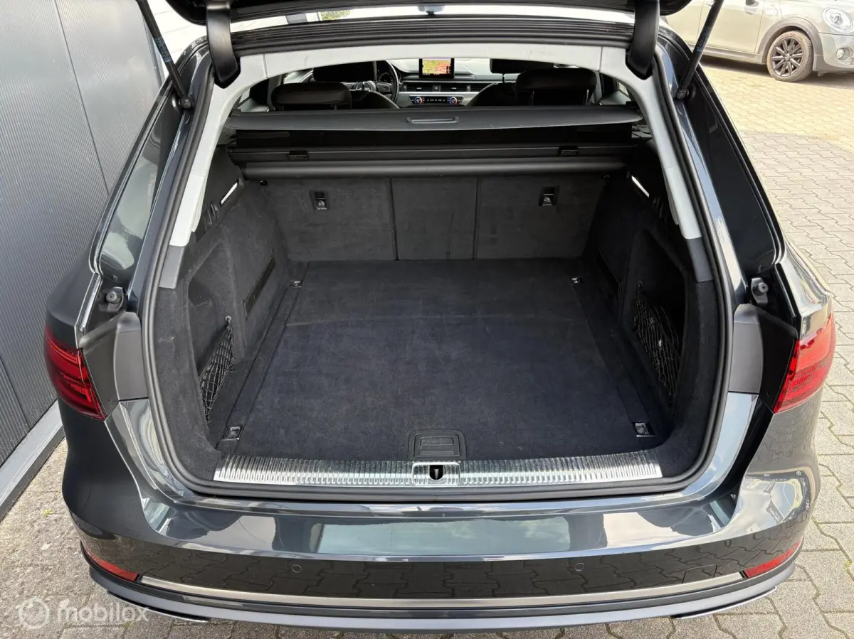 35 TFSI S-Line LED / Apple / 19" LM / Rijklaar