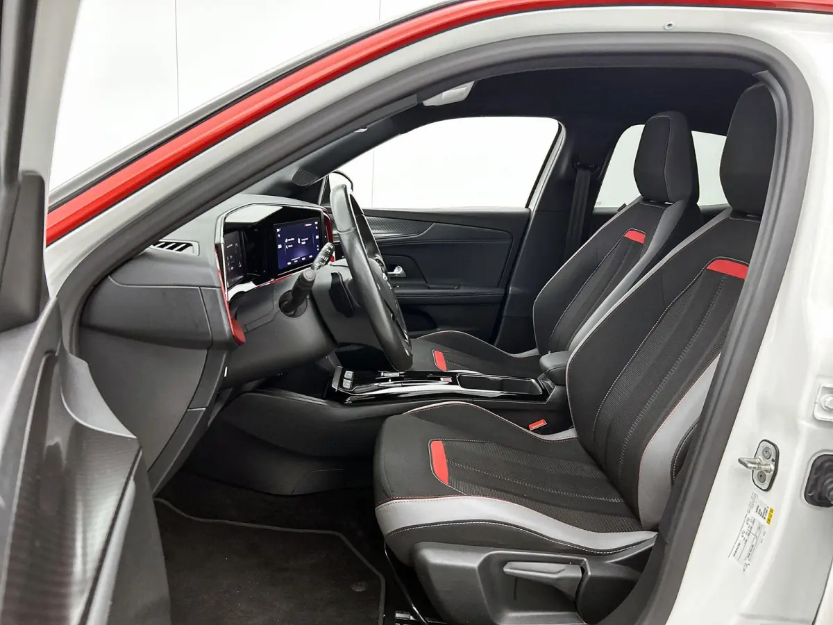 1.2 130pk GS Line Automaat | Trekhaak | Navigatie | Climate Control | Cruise Control | Camera | 17"LMV | LED |
