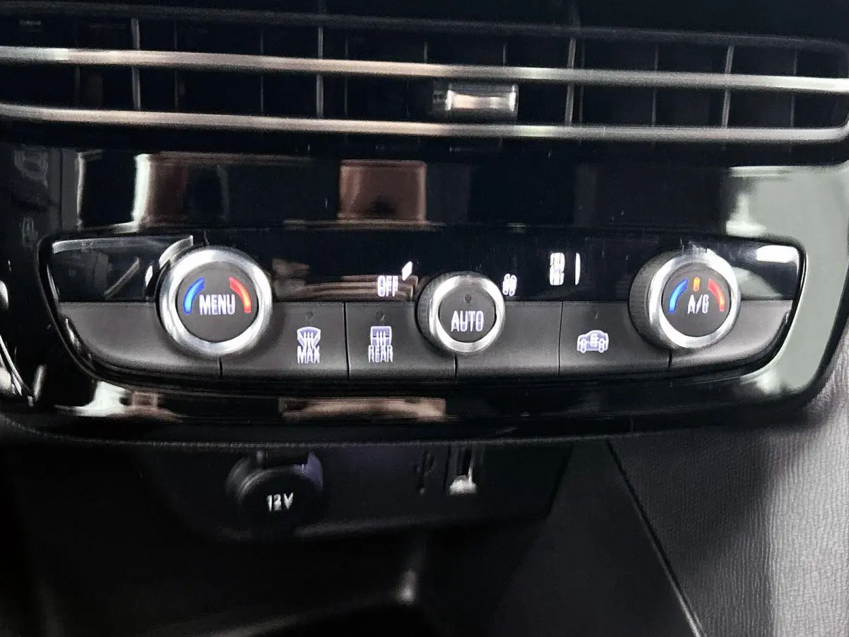 1.2 130pk GS Line Automaat | Trekhaak | Navigatie | Climate Control | Cruise Control | Camera | 17"LMV | LED |
