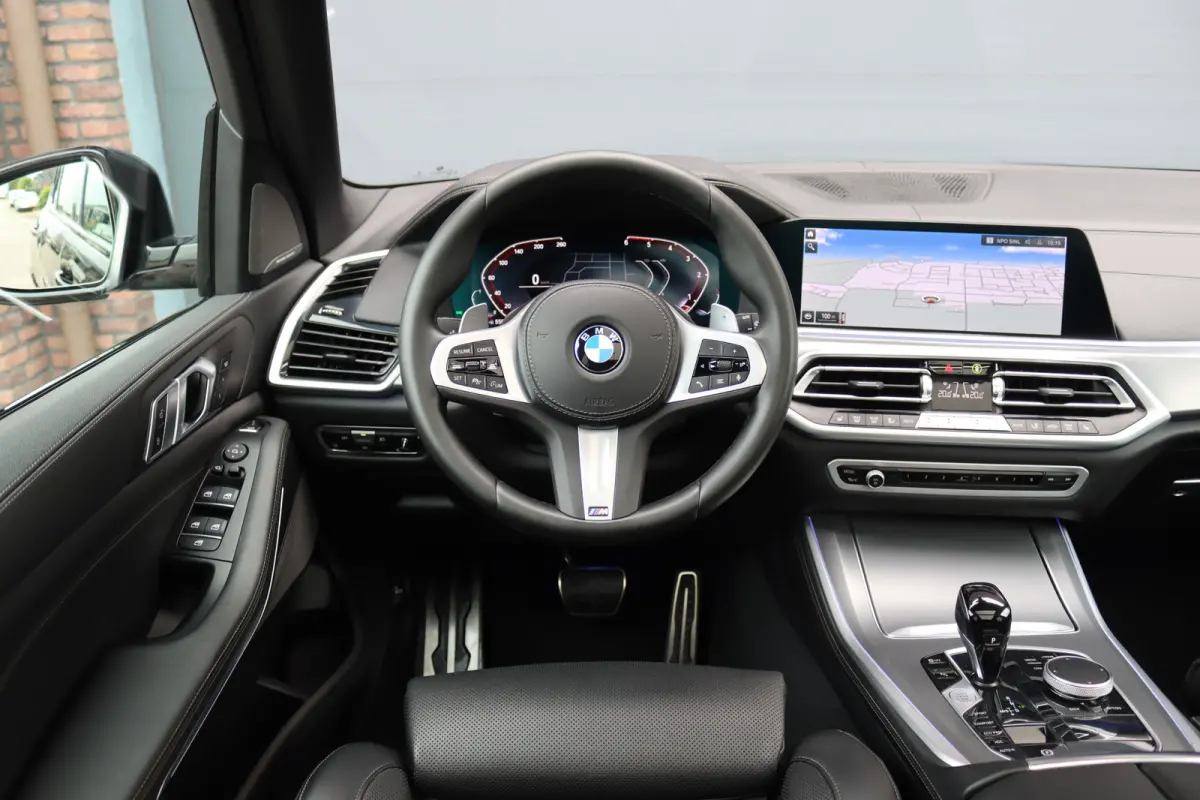 xDrive40d M-Sport High Executive | Panoramadak | ACC | Leder | Memory | Camera | Trekhaak | Harman/Kardon | 22'' inch | Sport-uitlaatsysteem M |