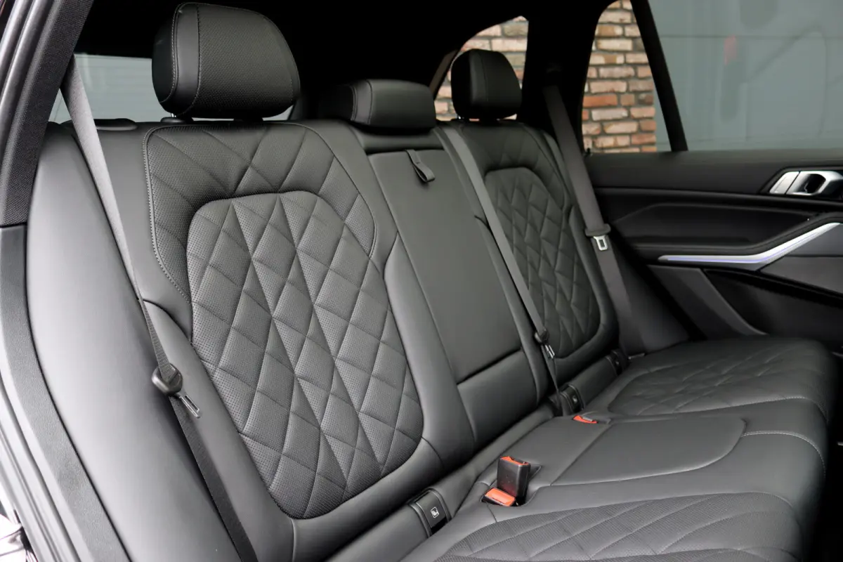 xDrive40d M-Sport High Executive | Panoramadak | ACC | Leder | Memory | Camera | Trekhaak | Harman/Kardon | 22'' inch | Sport-uitlaatsysteem M |