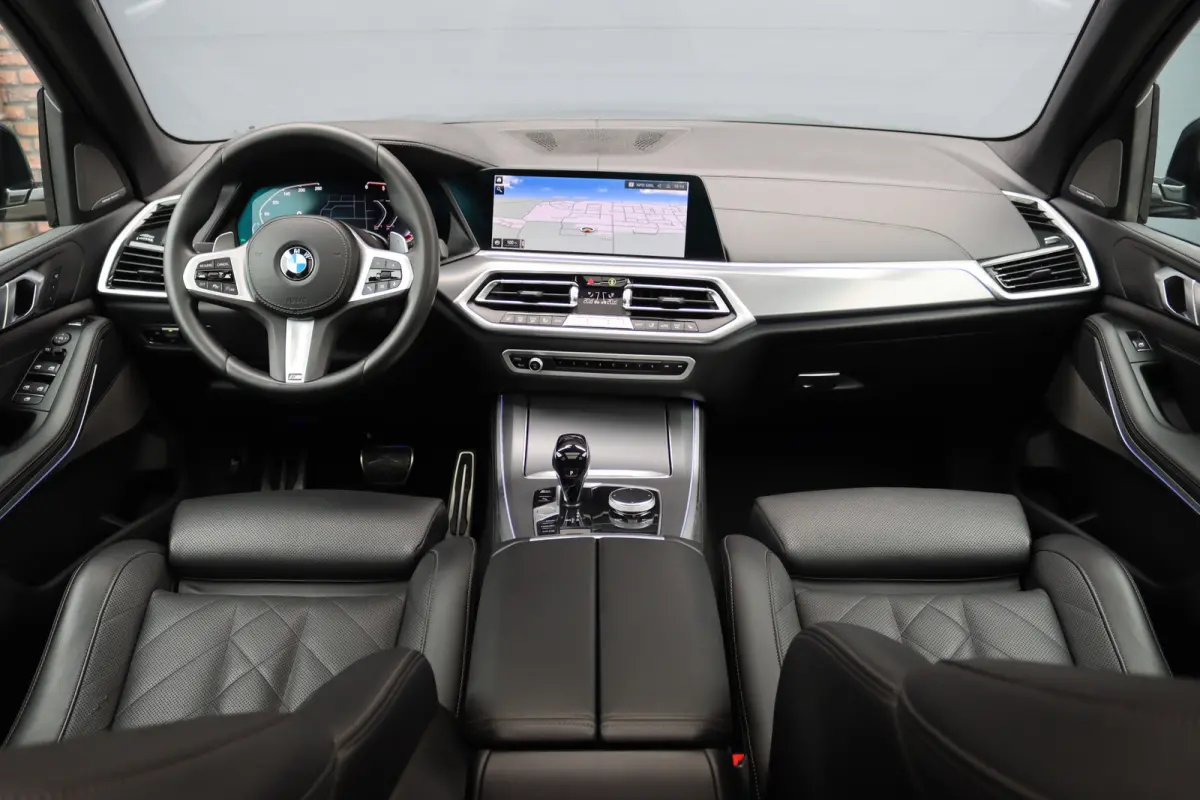 xDrive40d M-Sport High Executive | Panoramadak | ACC | Leder | Memory | Camera | Trekhaak | Harman/Kardon | 22'' inch | Sport-uitlaatsysteem M |