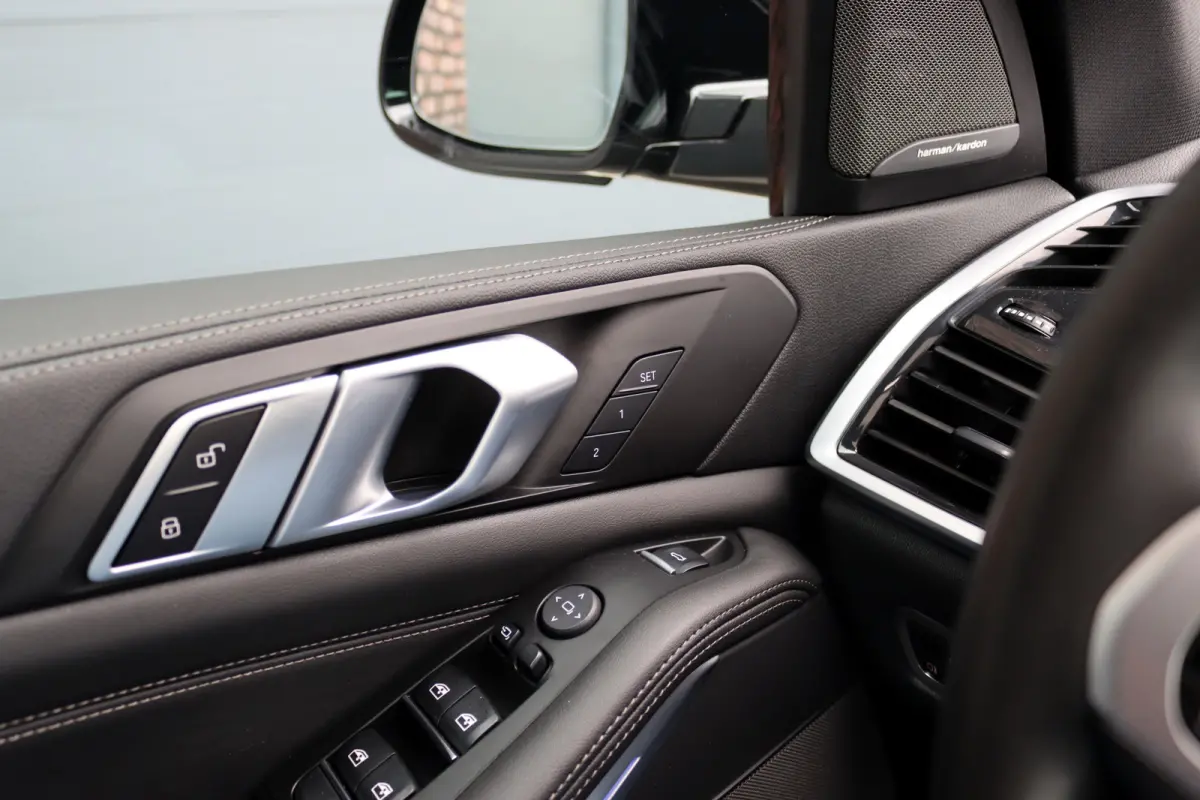xDrive40d M-Sport High Executive | Panoramadak | ACC | Leder | Memory | Camera | Trekhaak | Harman/Kardon | 22'' inch | Sport-uitlaatsysteem M |