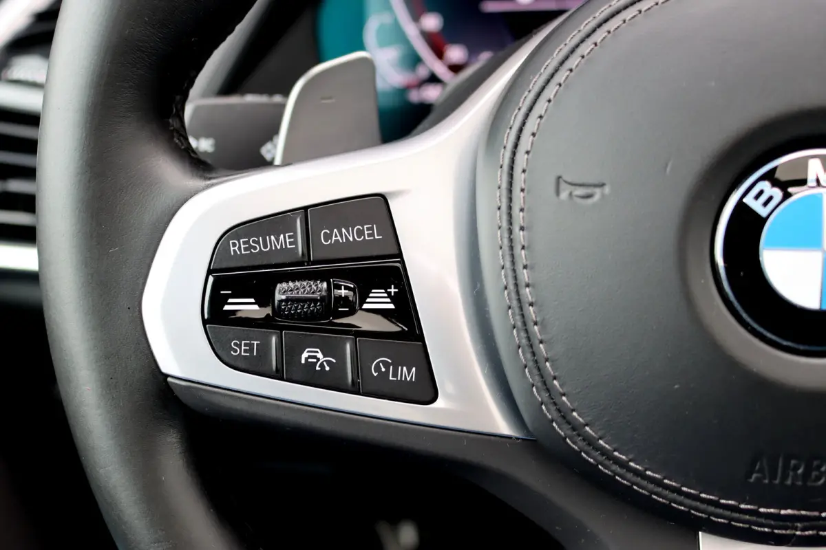 xDrive40d M-Sport High Executive | Panoramadak | ACC | Leder | Memory | Camera | Trekhaak | Harman/Kardon | 22'' inch | Sport-uitlaatsysteem M |