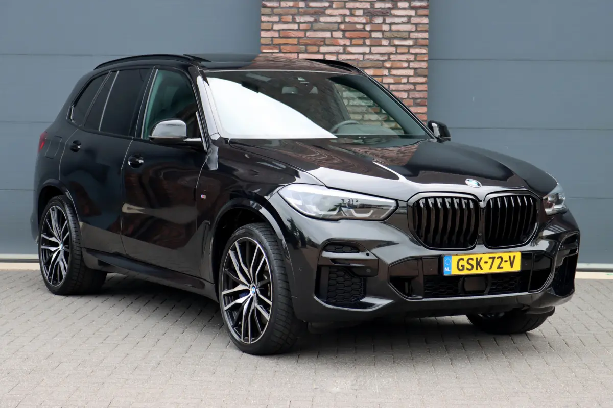 xDrive40d M-Sport High Executive | Panoramadak | ACC | Leder | Memory | Camera | Trekhaak | Harman/Kardon | 22'' inch | Sport-uitlaatsysteem M |