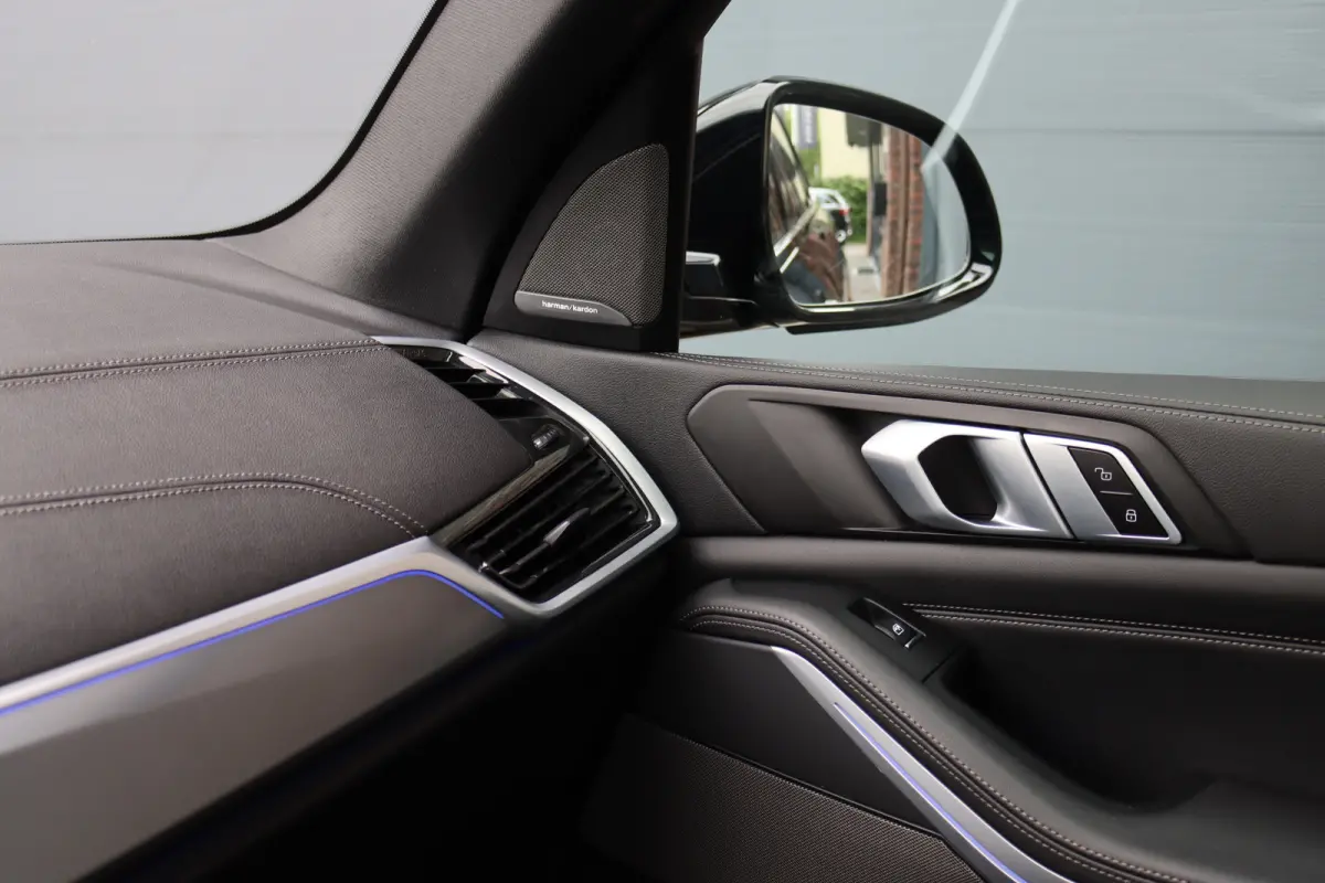 xDrive40d M-Sport High Executive | Panoramadak | ACC | Leder | Memory | Camera | Trekhaak | Harman/Kardon | 22'' inch | Sport-uitlaatsysteem M |