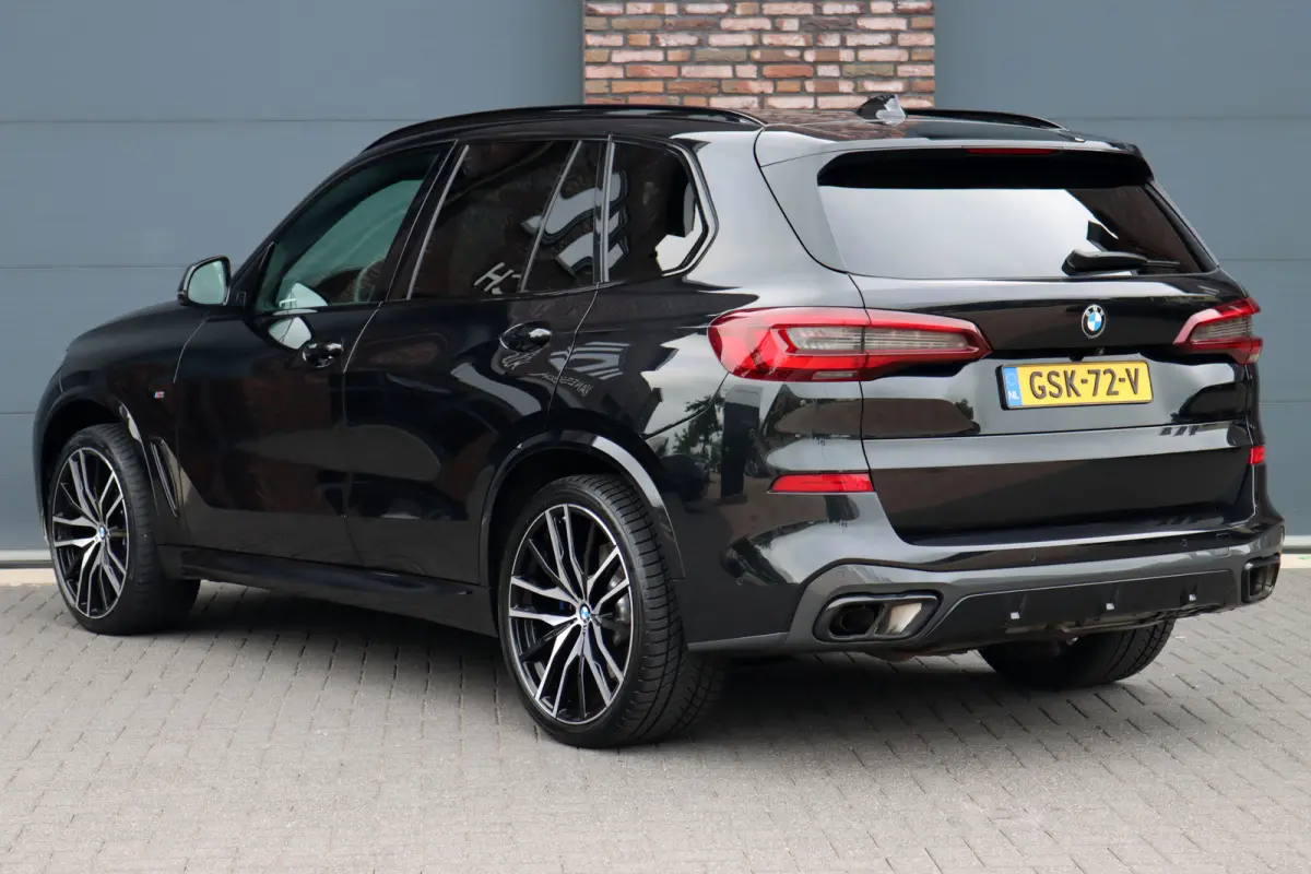 xDrive40d M-Sport High Executive | Panoramadak | ACC | Leder | Memory | Camera | Trekhaak | Harman/Kardon | 22'' inch | Sport-uitlaatsysteem M |