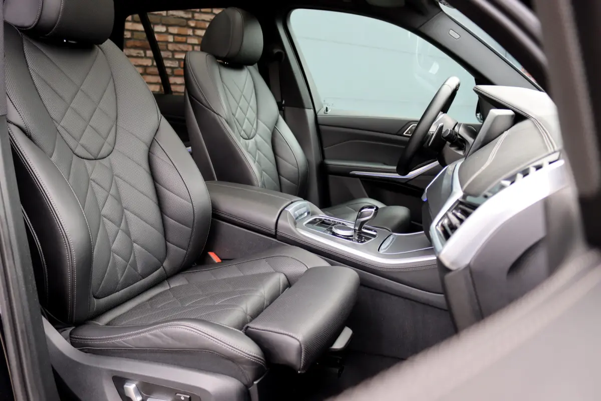 xDrive40d M-Sport High Executive | Panoramadak | ACC | Leder | Memory | Camera | Trekhaak | Harman/Kardon | 22'' inch | Sport-uitlaatsysteem M |