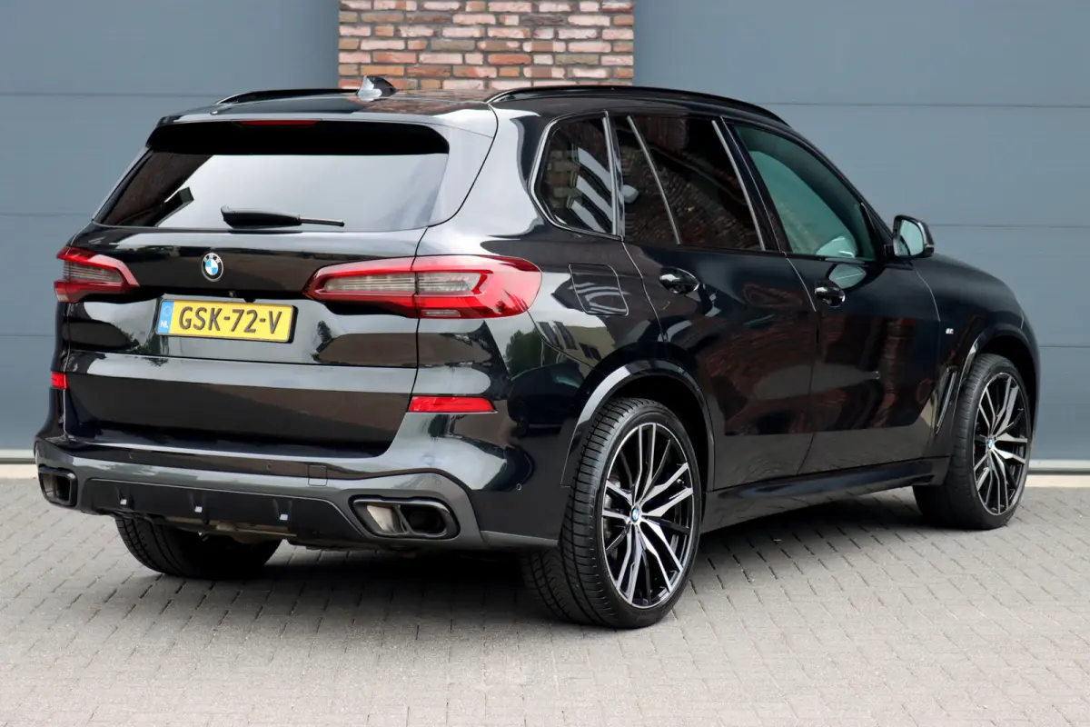 xDrive40d M-Sport High Executive | Panoramadak | ACC | Leder | Memory | Camera | Trekhaak | Harman/Kardon | 22'' inch | Sport-uitlaatsysteem M |