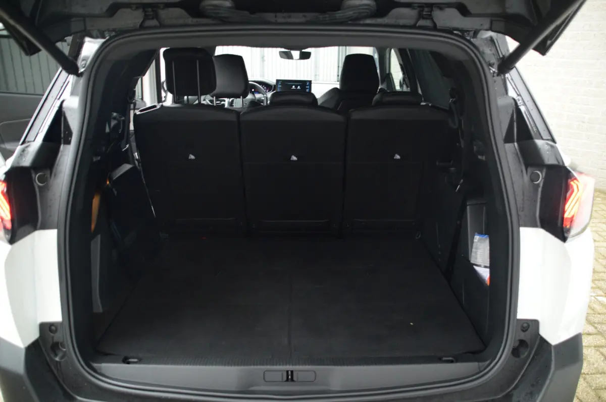 130PK GT PACK Cruise control adaptief | Dodehoek detectie | Full-LED koplampen | Verwarmbare voorstoelen | 2 stoelen op derde rij | Afwijkende dakkleur | Airco (automatisch)