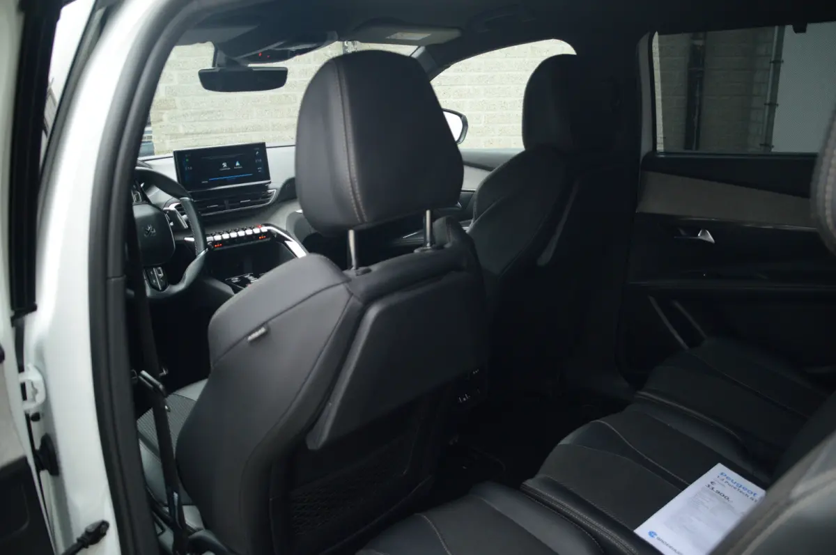 130PK GT PACK Cruise control adaptief | Dodehoek detectie | Full-LED koplampen | Verwarmbare voorstoelen | 2 stoelen op derde rij | Afwijkende dakkleur | Airco (automatisch)
