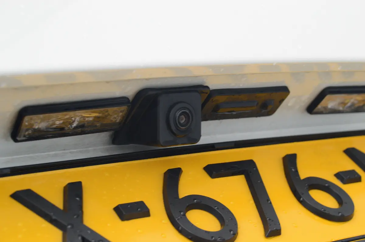130PK GT PACK Cruise control adaptief | Dodehoek detectie | Full-LED koplampen | Verwarmbare voorstoelen | 2 stoelen op derde rij | Afwijkende dakkleur | Airco (automatisch)