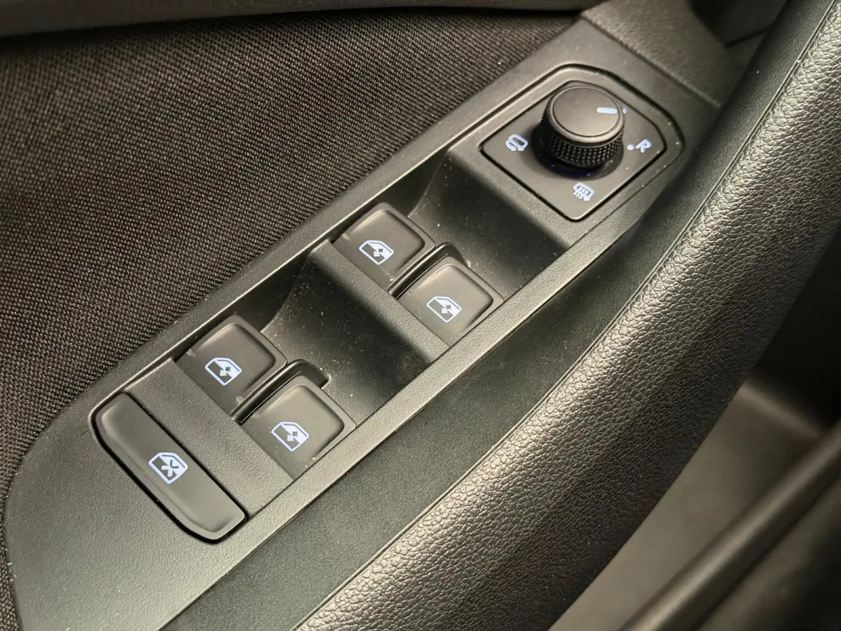 1.0 TSI Selection Carplay | LED | Parkeersensoren | Digitaal Dashboard | Climate Control | Cruise Control | Apple Carplay/Android Auto|telefoonintegratie premium | Cruise control | DAB ontva