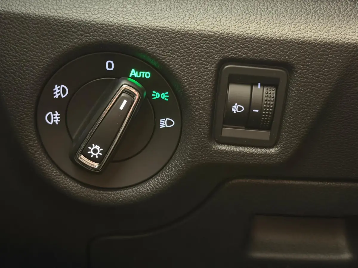 1.0 TSI Selection Carplay | LED | Parkeersensoren | Digitaal Dashboard | Climate Control | Cruise Control | Apple Carplay/Android Auto|telefoonintegratie premium | Cruise control | DAB ontva