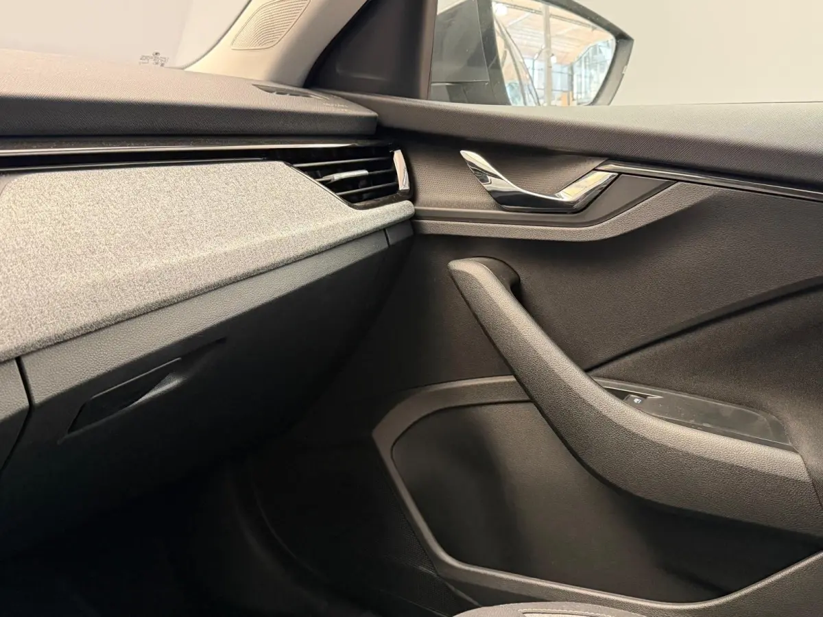 1.0 TSI Selection Carplay | LED | Parkeersensoren | Digitaal Dashboard | Climate Control | Cruise Control | Apple Carplay/Android Auto|telefoonintegratie premium | Cruise control | DAB ontva