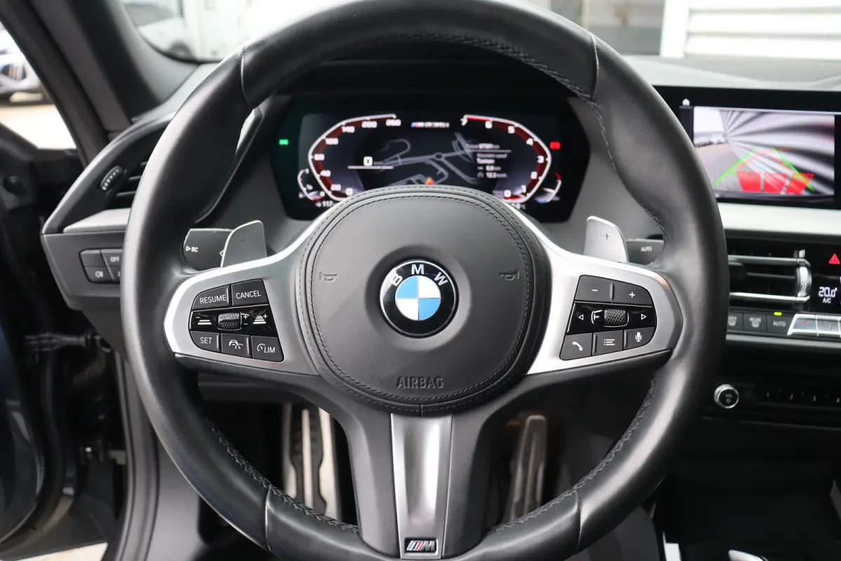 M235i 306PK XDRIVE HIGH EXECUTIVE M-SPORT / NAVI / LEDER / FULL-LED / CLIMA / PDC / 19" LMV / CAMERA / KEYLESS / PANO. DAK / WINTERPAKKET / ORG. NL / 1E EIGENAAR / NIEUWSTAAT !!