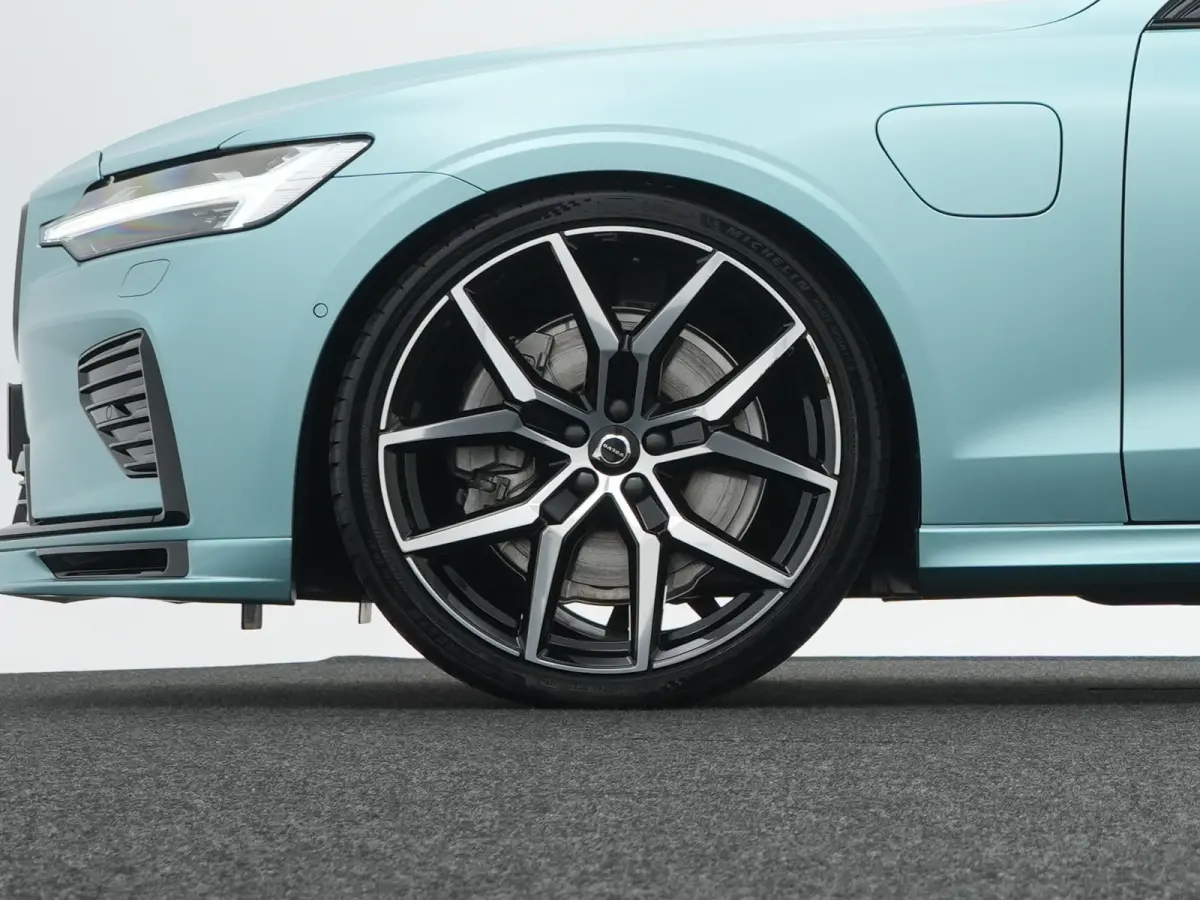 T8 Plug-in hybrid AWD Ultra Dark HEICO | Custum Wrap | 21" | Extra getint glas | Full-LED koplampen | HEICO SPORTIV achterskirt met sporteinddemper