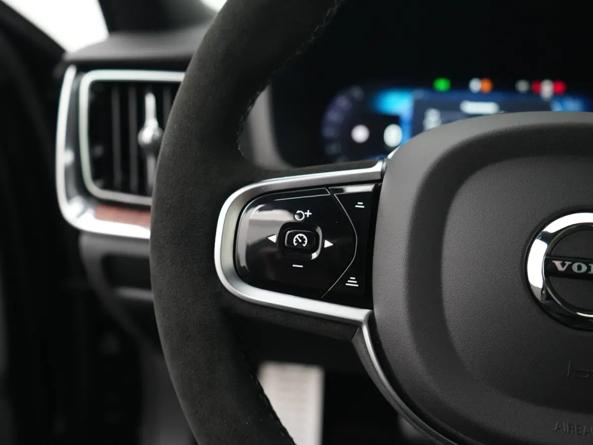 T8 Plug-in hybrid AWD Ultra Dark HEICO | Custum Wrap | 21" | Extra getint glas | Full-LED koplampen | HEICO SPORTIV achterskirt met sporteinddemper