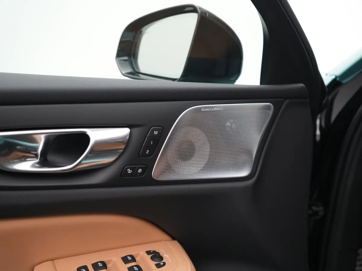 T8 Plug-in hybrid AWD Ultra Dark HEICO | Custum Wrap | 21" | Extra getint glas | Full-LED koplampen | HEICO SPORTIV achterskirt met sporteinddemper