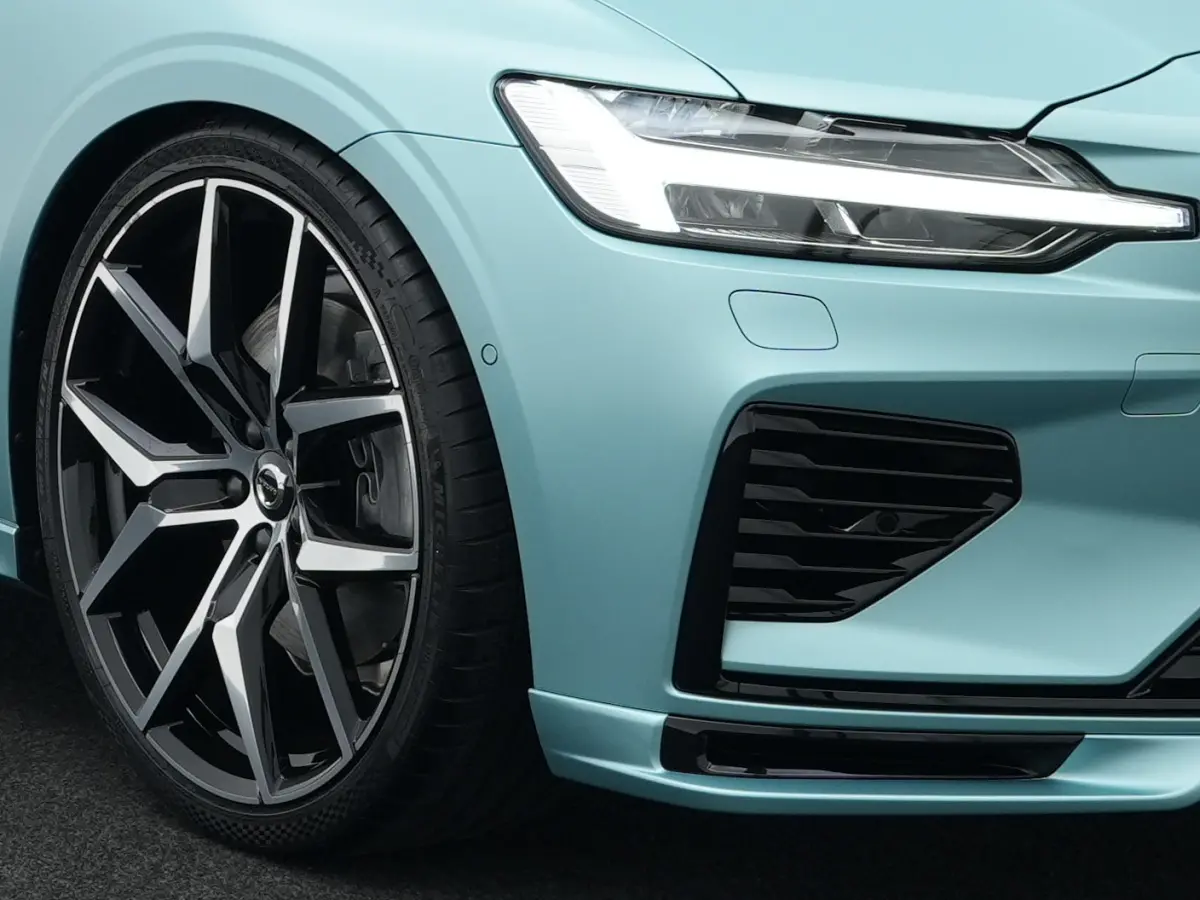 T8 Plug-in hybrid AWD Ultra Dark HEICO | Custum Wrap | 21" | Extra getint glas | Full-LED koplampen | HEICO SPORTIV achterskirt met sporteinddemper