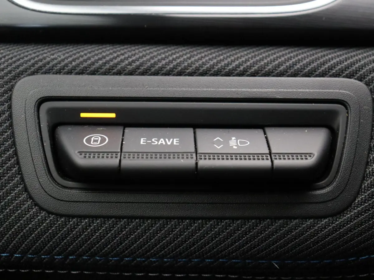 E-Tech full hybrid 145pk Esprit Alpine | Adaptive cruise control | Climate control | Stuurverwarming | Lichtmetalen velgen 19'' | Parkeersensoren Voor / Achter |