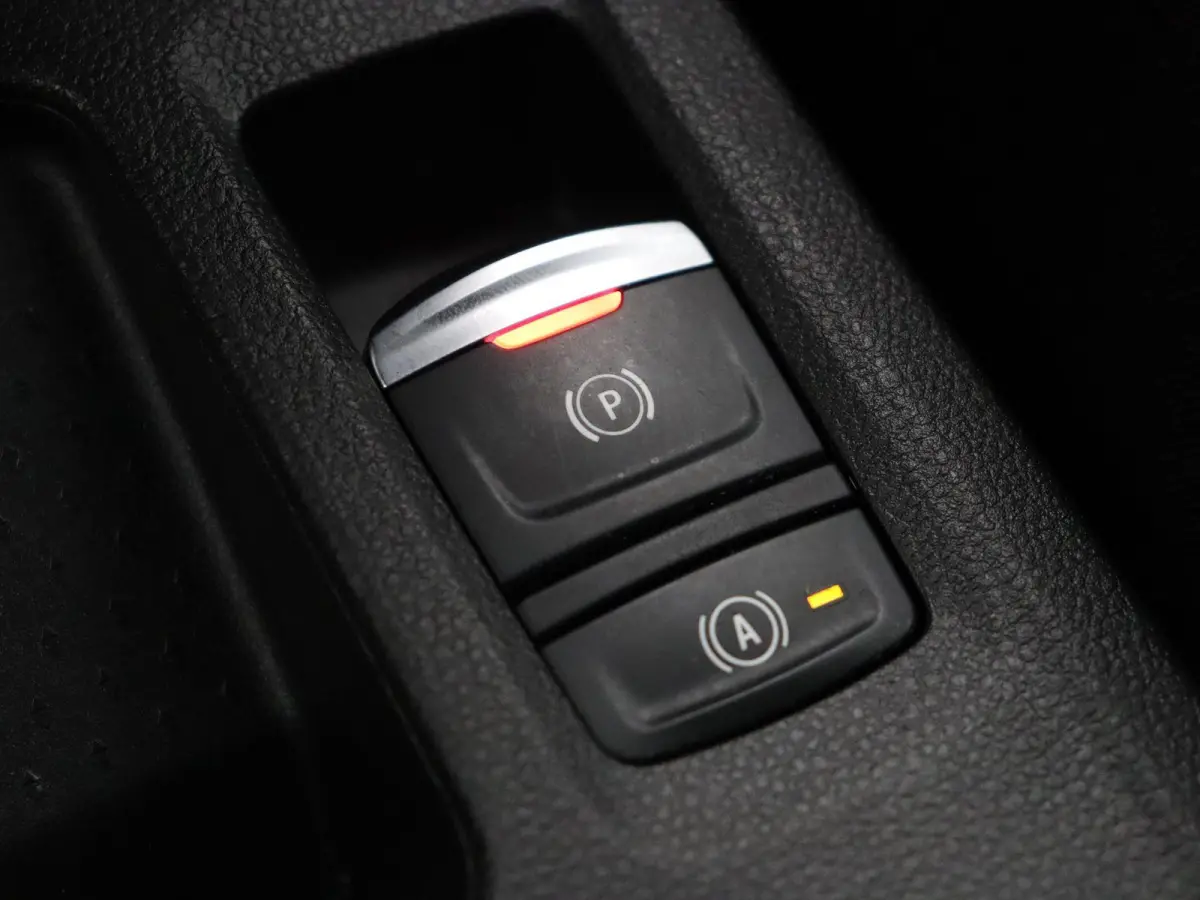 E-Tech full hybrid 145pk Esprit Alpine | Adaptive cruise control | Climate control | Stuurverwarming | Lichtmetalen velgen 19'' | Parkeersensoren Voor / Achter |