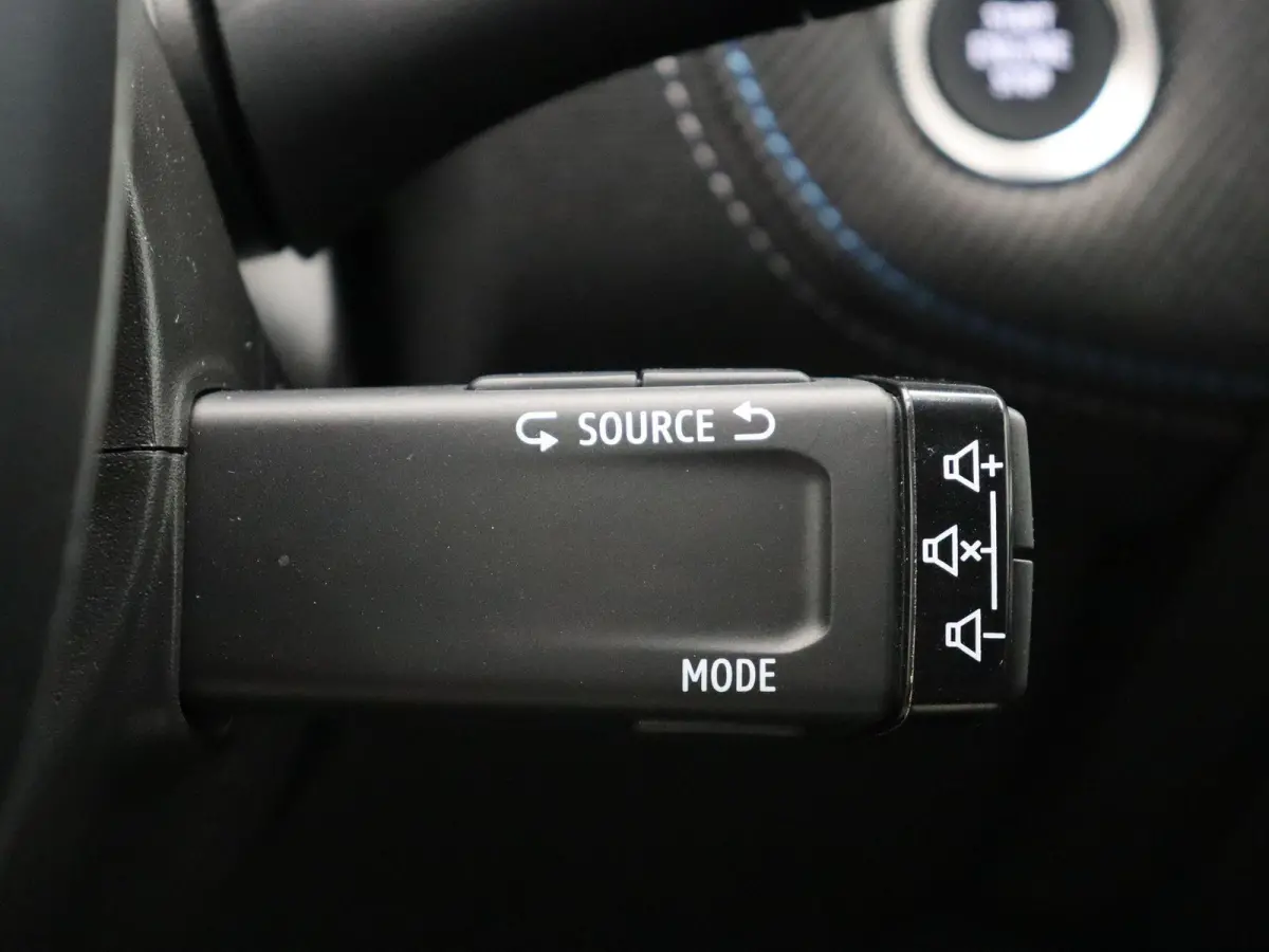 E-Tech full hybrid 145pk Esprit Alpine | Adaptive cruise control | Climate control | Stuurverwarming | Lichtmetalen velgen 19'' | Parkeersensoren Voor / Achter |