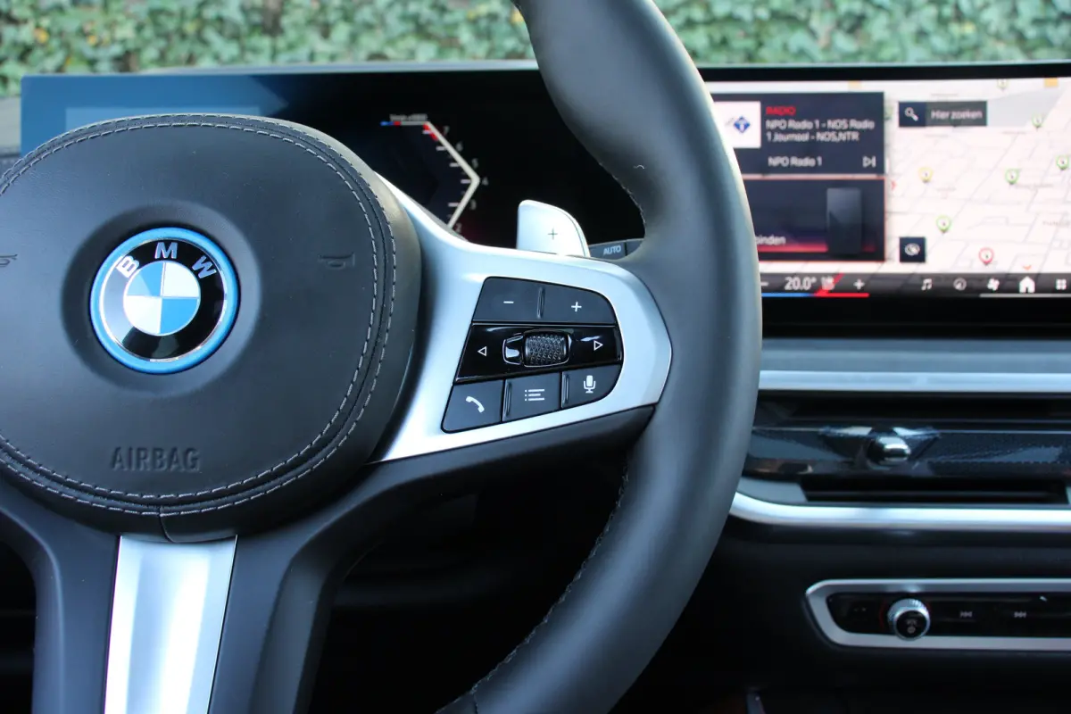 xDrive50e M Sport | UNIEK! | ELEKTR. TREKHAAK | PANODAK | STOEL + STUURVERWARMING | M-SPORT | ADAPTIVE CRUISE | DODE HOEK | 21" LMV