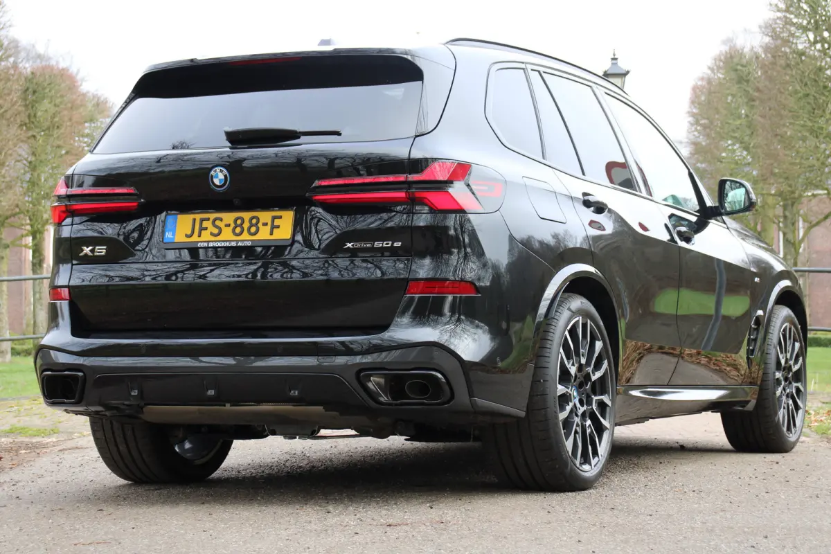 xDrive50e M Sport | UNIEK! | ELEKTR. TREKHAAK | PANODAK | STOEL + STUURVERWARMING | M-SPORT | ADAPTIVE CRUISE | DODE HOEK | 21" LMV