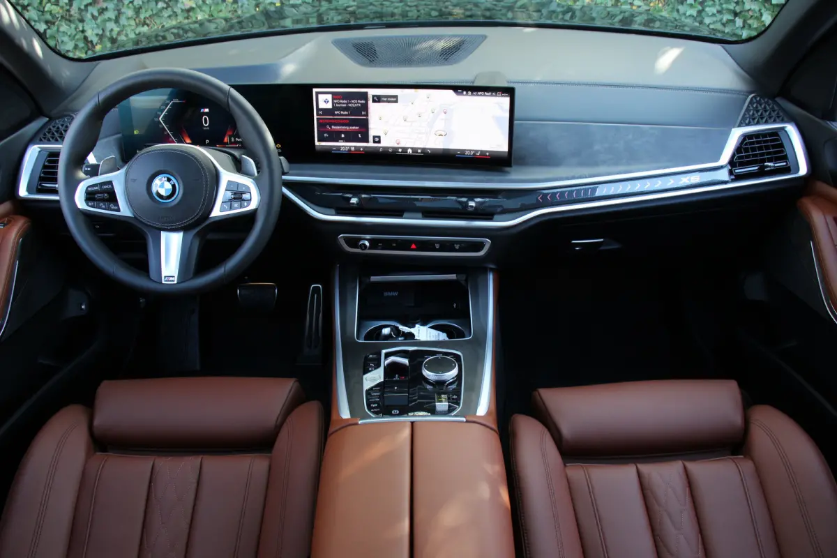 xDrive50e M Sport | UNIEK! | ELEKTR. TREKHAAK | PANODAK | STOEL + STUURVERWARMING | M-SPORT | ADAPTIVE CRUISE | DODE HOEK | 21" LMV