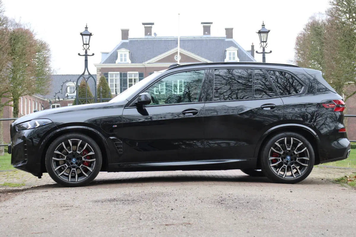 xDrive50e M Sport | UNIEK! | ELEKTR. TREKHAAK | PANODAK | STOEL + STUURVERWARMING | M-SPORT | ADAPTIVE CRUISE | DODE HOEK | 21" LMV