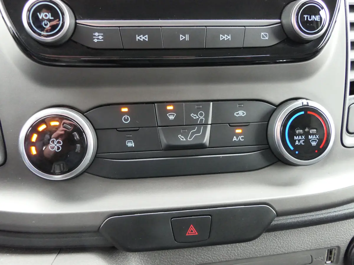 320 2.0 TDCI 130pk L2H1 Trend | Automaat | Navigatie | Cruise Control | DAB | CarPlay/Android Auto |