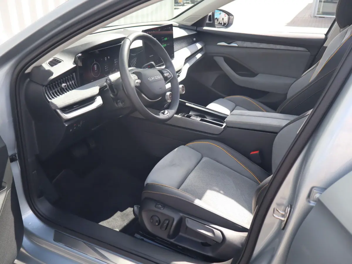 1.5 TSI 204pk PHEV Edition | SoH 100% | Panoramadak | 18" Velgen | Massage