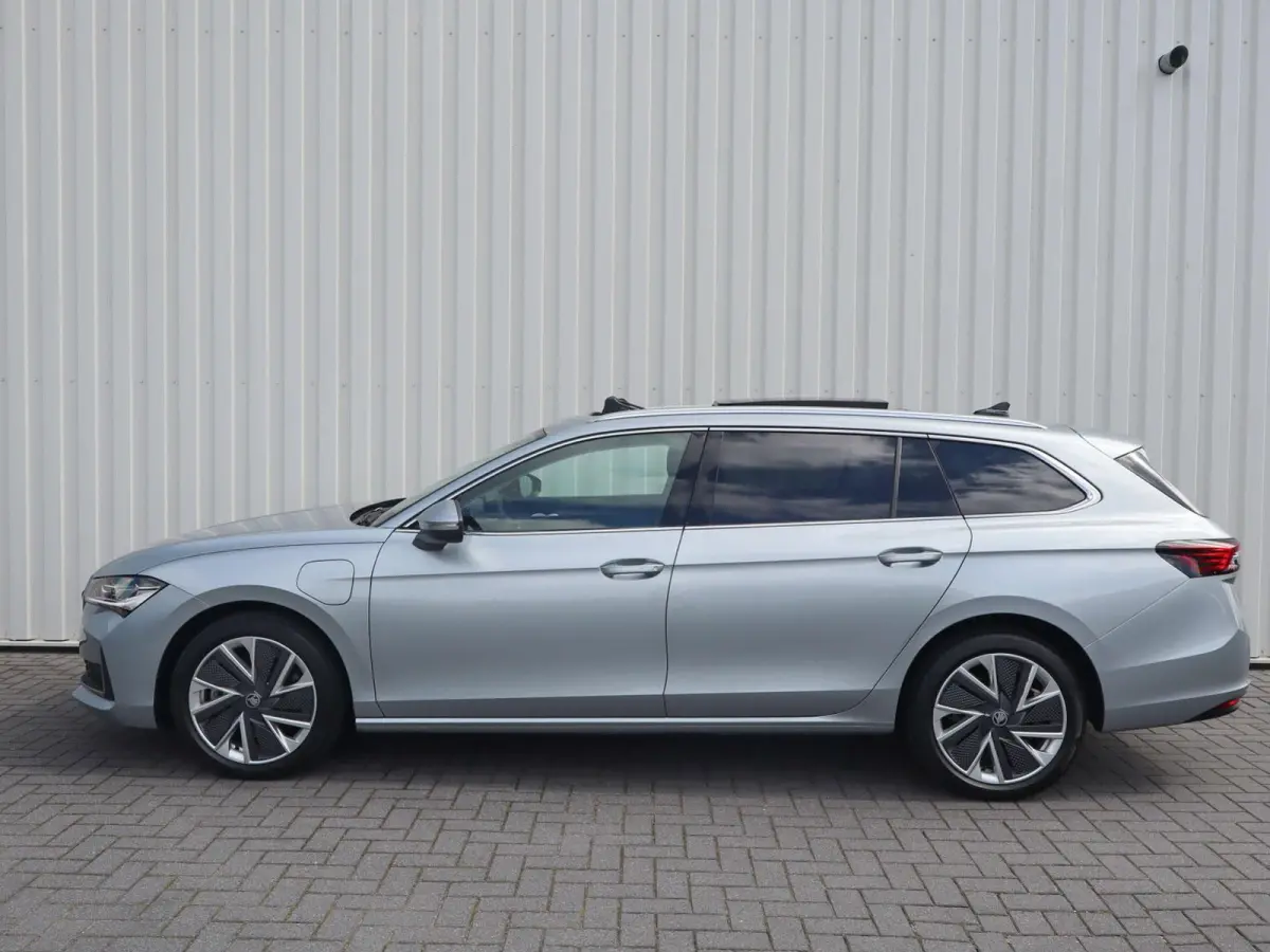 1.5 TSI 204pk PHEV Edition | SoH 100% | Panoramadak | 18" Velgen | Massage