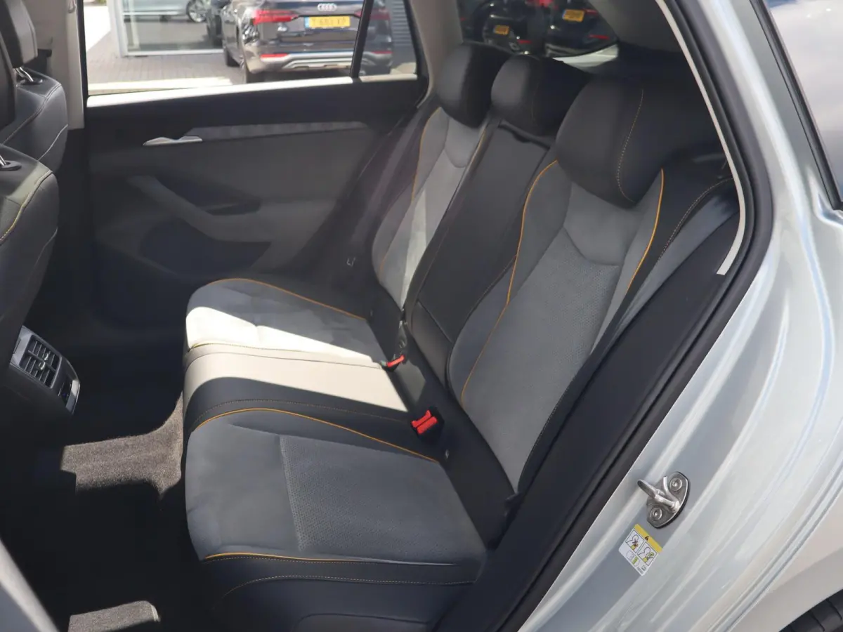 1.5 TSI 204pk PHEV Edition | SoH 100% | Panoramadak | 18" Velgen | Massage