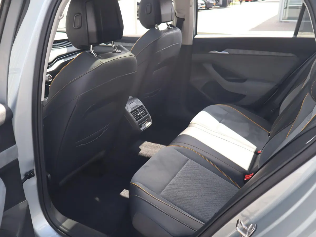 1.5 TSI 204pk PHEV Edition | SoH 100% | Panoramadak | 18" Velgen | Massage