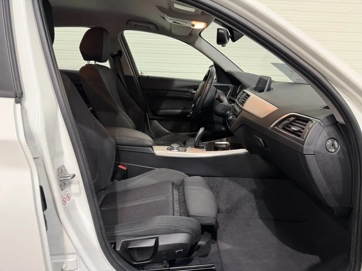 118i Executive PDC / LMV / Automaat / Cruise Control / Navi