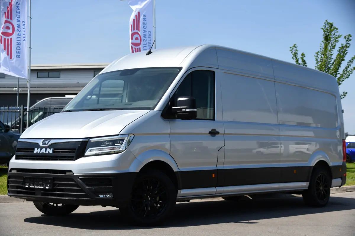 3.180 35 2.0 L4H3 PB Edition Cruise, Camera, Carplay, 177pk, LED, Clima, Trekhaak, Automaat, Sensoren, Geveerde stoel, Uniek!