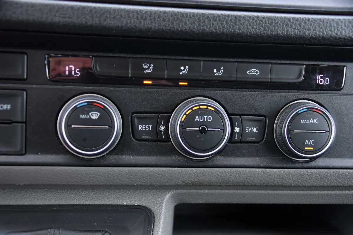 3.180 35 2.0 L4H3 PB Edition Cruise, Camera, Carplay, 177pk, LED, Clima, Trekhaak, Automaat, Sensoren, Geveerde stoel, Uniek!