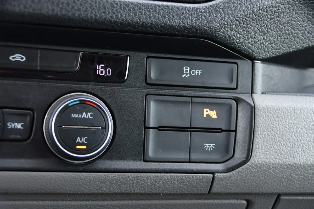 3.180 35 2.0 L4H3 PB Edition Cruise, Camera, Carplay, 177pk, LED, Clima, Trekhaak, Automaat, Sensoren, Geveerde stoel, Uniek!