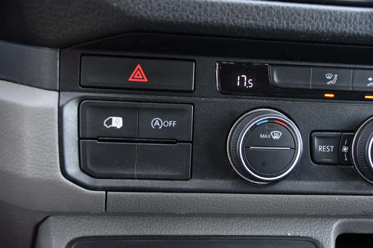 3.180 35 2.0 L4H3 PB Edition Cruise, Camera, Carplay, 177pk, LED, Clima, Trekhaak, Automaat, Sensoren, Geveerde stoel, Uniek!