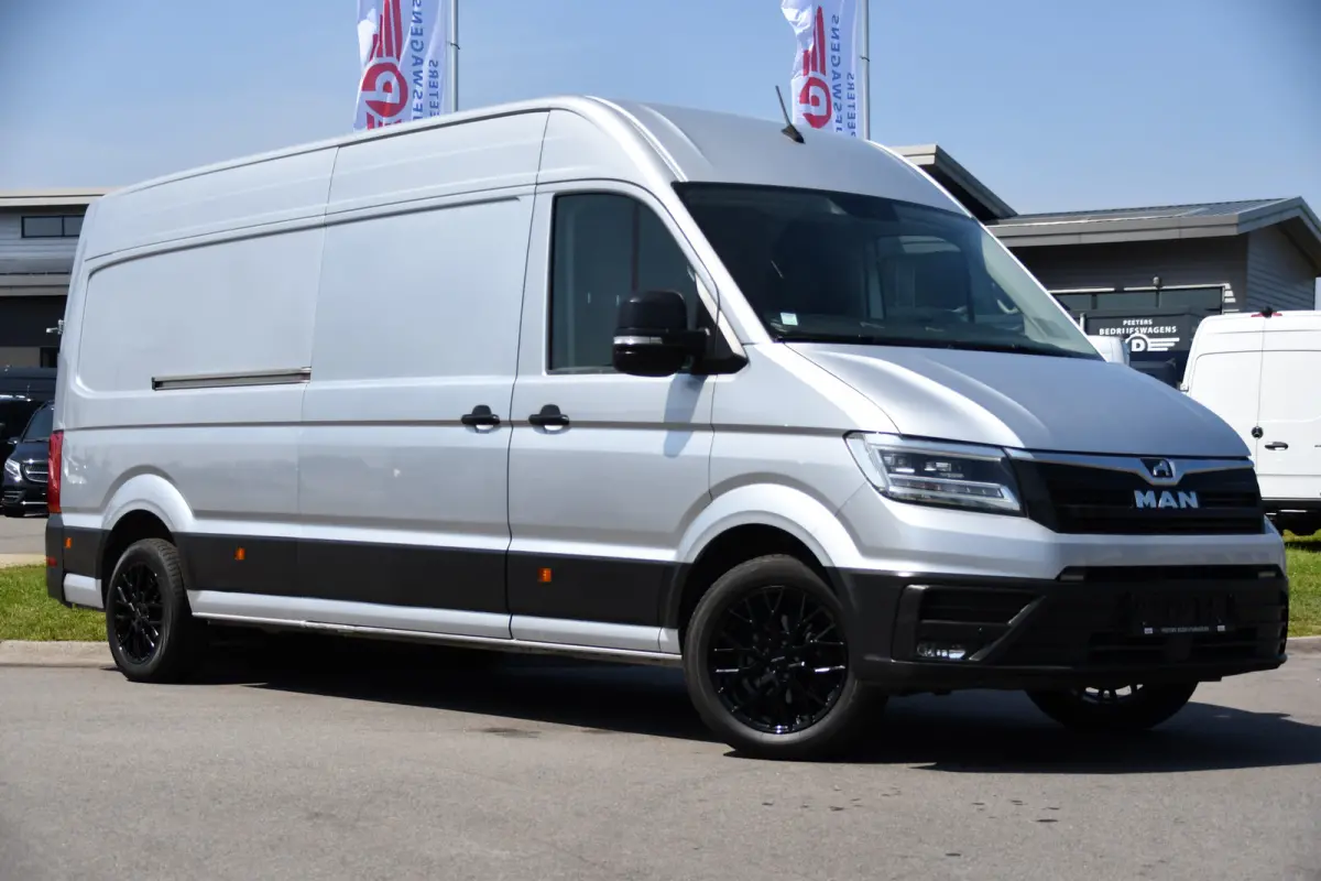 3.180 35 2.0 L4H3 PB Edition Cruise, Camera, Carplay, 177pk, LED, Clima, Trekhaak, Automaat, Sensoren, Geveerde stoel, Uniek!